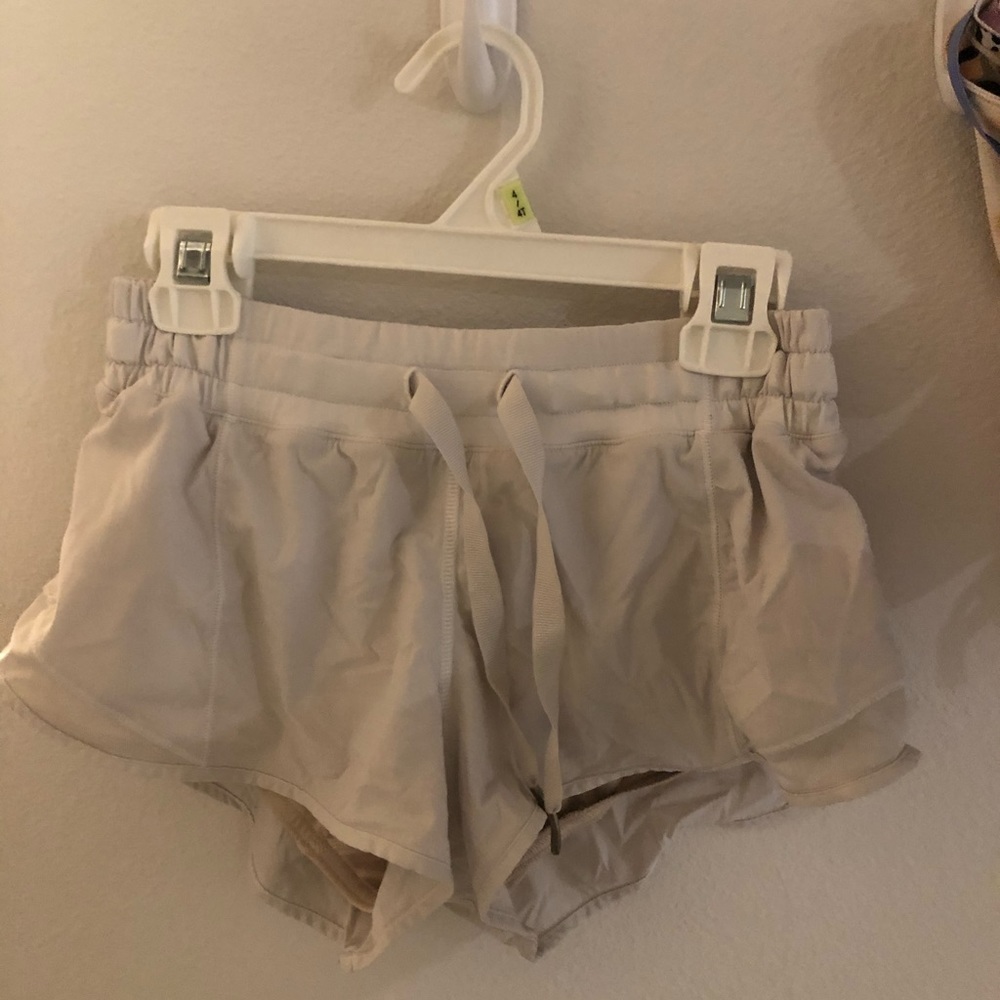 LuluLemon Hotty Hot I 2.5” white shorts